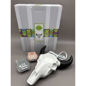 Scentsy Open Plains Buffalo Skull Wax Warmer Retired New Open Box w/ 2 Wax Bars